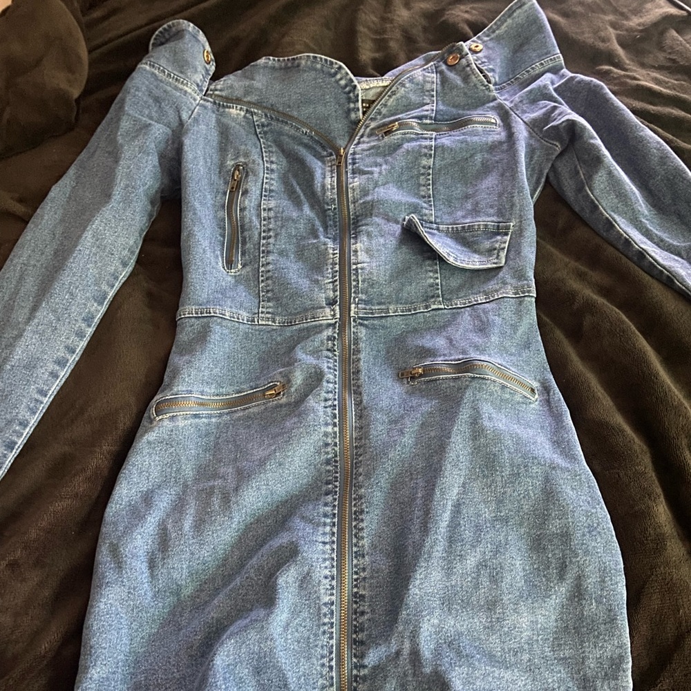 Blue Jean dress. Size 4 never worn. Great shaping materials.
